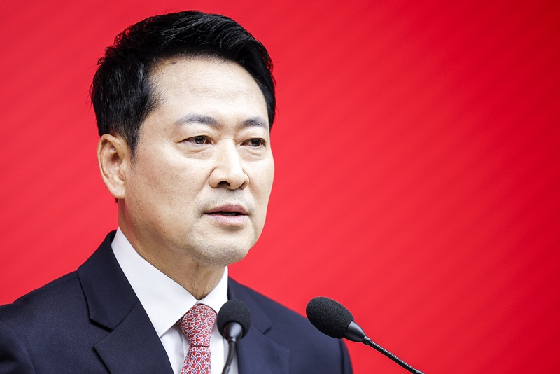리더십 논란과 내홍 속에서도 자리를 지켜온 장동혁 대표의 임기가 어느덧 후반기에 접어들었다. 지방선거 이후 지도부 총사퇴 요구가 거세지는 등 한때 리더십 위기가 극에 달했지만, 사퇴론을 딛고 임기를 꿋꿋이 이어가며 고비를 넘겨왔다. / 뉴시스
