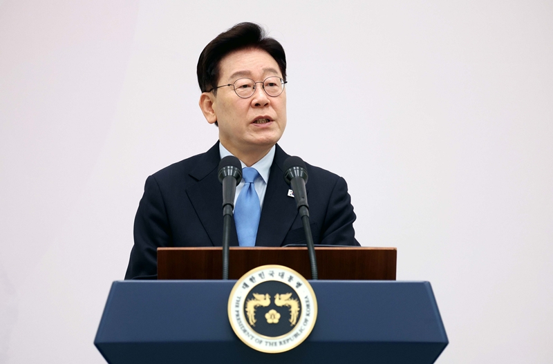 이재명 대통령이 27일 청와대에서 열린 시장·군수·구청장 초청 오찬 간담회에서 발언을 하고 있다. / 뉴시스