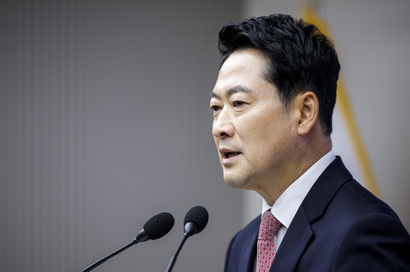 국민의힘 ‘장동혁 체제’가 취임 1년을 넘기며 비로소 안정기에 접어들고 있다. 장동혁 대표는 취임 이후 줄곧 사퇴론에 시달렸지만, 잇단 위기 속에서도 꿋꿋이 자리를 지키며 버텼다. / 뉴시스