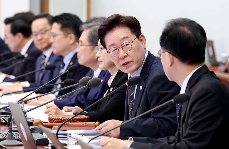 이재명 대통령이 1일 청와대에서 열린 국무회의에서 발언하고 있다. (청와대통신사진기자단) / 뉴시스