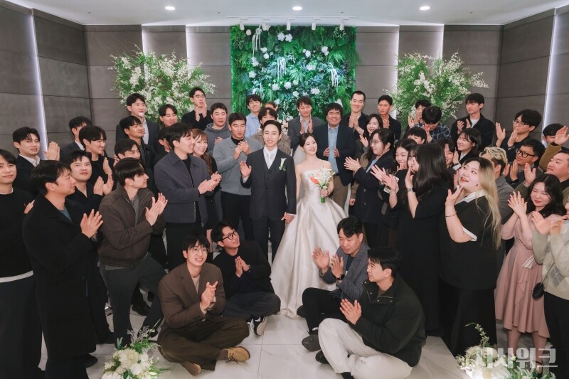 결혼식에 있어 하객은 빼놓을 수 없는 중요한 요소다. 두 사람이 부부가 됐음을 확인하는 증인이자 축하해주기 위해 찾아온 소중한 손님으로, 예식장의 규모나 위치 등을 결정하는데 있어서도 중요한 고려사항이 된다. / 배희진 씨 제공