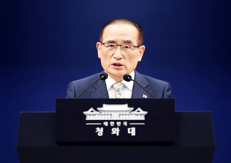 위성락 국가안보실장이 4일 청와대 춘추관에서 이재명 대통령의 9월 프랑스 방문 사전 브리핑을 하고 있다. / 뉴시스