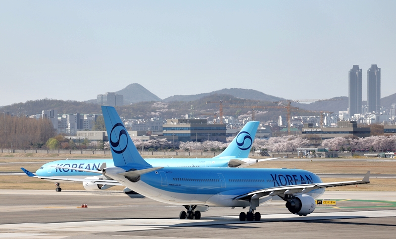 대한항공과 아시아나항공이 합병을 완료한 후 통합 대한항공의 김포국제공항 국제선 점유율은 40%에 육박한다. / 뉴시스