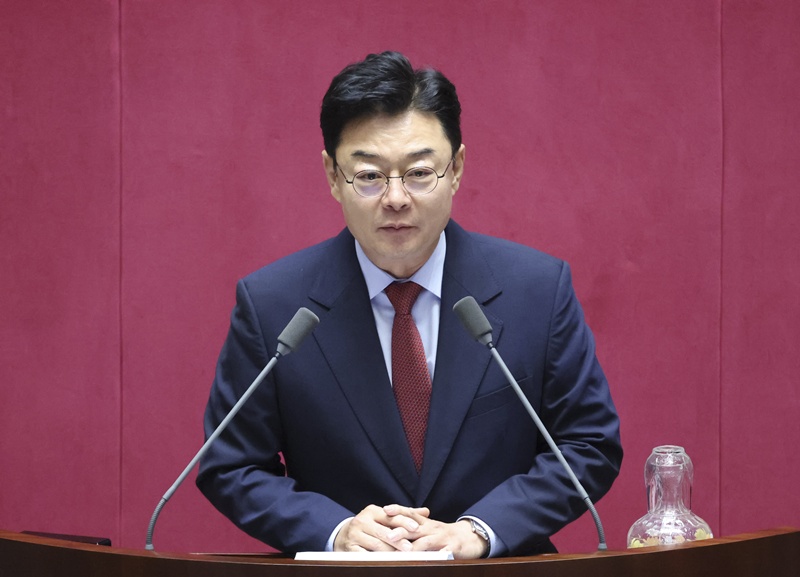 국민의힘 국회 산업통상자원중소벤처기업위원회(산자위) 위원 일동은 7일 국회에서 기자회견을 열고 “민주당과 이재명 정부가 ‘메가특구법’을 원래 소관 상임위인 산자위가 아닌 정무위원회로 이관해 처리하겠다는 방침을 공식화했다”며 “이는 국회 입법권의 근간을 스스로 훼손하는 자멸적 행위이자, 국민을 기만하는 비겁한 꼼수”라고 밝혔다. / 뉴시스