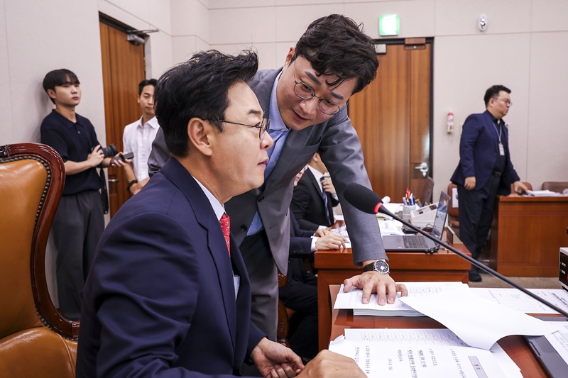 이번 갈등은 ‘메가특구법’을 둘러싸고 정치권을 비롯해 각종 이해관계가 복잡하게 얽혀 있다는 점에서 쉽게 봉합되기 어려울 것으로 보인다. 정부의 역점 사업이라는 점에서 법안의 중요성과 관심도가 높은 데다, 막대한 재원이 투입되는 대형 사업인 만큼 지역별 이해관계도 상당하기 때문이다. / 뉴시스