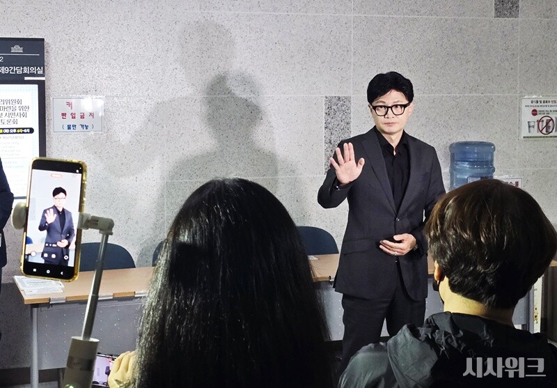 한동훈 무소속 의원이 15일 여의도 국회 의원회관에서 김승원 법무부 장관 후보자를 비롯한 현안 관련 기자회견을 하고 있다. / 사진=김두완 기자