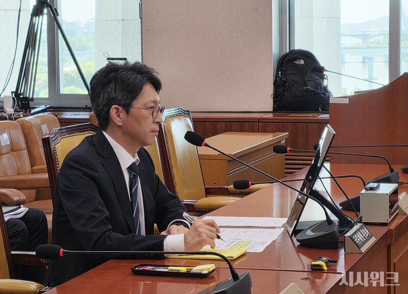 16일 오후 국회 국토교통위원회 인사청문회에서 질의를 듣고 있는 홍지선 국토교통부 장관 후보자의 모습. / 사진=김소은 기자