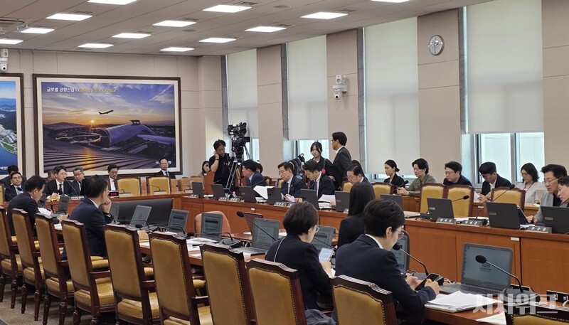 국민의힘이 홍지선 국토교통부 장관 후보자의 아파트 매입 과정과 병역 의혹을 고리로 공세를 펼쳤다. / 사진=김소은 기자