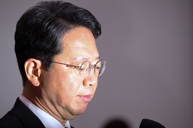 김승원 법무부 장관 후보에 대한 국회 인사청문회가 마무리된 가운데, 여야가 이번엔 여론전에 집중하는 모습이다. 사진은 김 후보자의 모습. / 뉴시스