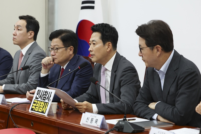 장동혁 국민의힘 대표는 17일 국회에서 열린 최고위원회의에서 “이 정도면 안 하느니만 못한 개각”이라며 “국민들이 인사청문회 보다가 단체로 혈압이 올랐다”고 말했다. / 뉴시스
