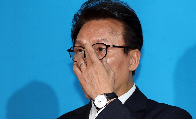 김민석 더불어민주당 대표가 18일 여의도 국회에서 이재명 대통령의 기자회견 관련 브리핑을 하고 있다. / 뉴시스