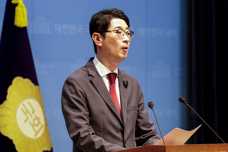 주진우 국민의힘 의원은 18일 이른바 ‘김승원 방지법(인사청문회법 개정안)’을 발의했다. 사진은 주 의원이 지난 13일 국회 소통관에서 김 후보자 관련 기자회견을 하고 있는 모습. / 뉴시스