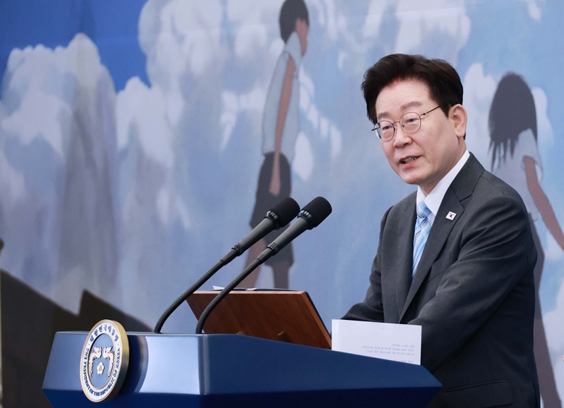 이재명 대통령이 19일 청와대에서 열린 2026 청년의 날 기념식에서 기념사를 하고 있다. / 뉴시스