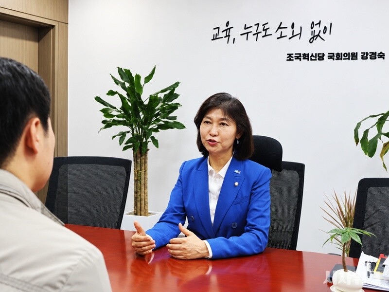 강경숙 의원은 예식장 전체 동선을 장애 당사자의 입장에서 점검하고, 이동식 경사로와 내부 배치 조정, 종사자 교육 등 당장 가능한 개선부터 시작해야 한다고 제안했다. / 사진=박설민 기자