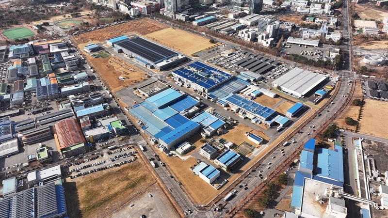 삼성전자는 21일 전남광주통합특별시에 위치한 광주사업장에서 플랙트그룹 HVAC 생산라인 착공식을 진행했다고 밝혔다. 사진은 이번 생산라인이 구축되는 삼성전자 광주사업장 제3 캠퍼스 전경. / 삼성전자