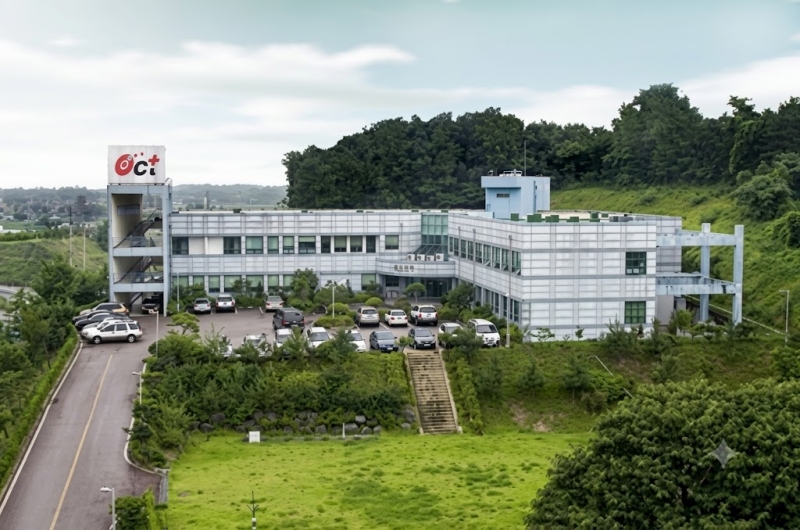수년간 주주와의 갈등을 겪어온 오스코텍은 올해 창업주 고(故) 김정근 전 고문이 급작스럽게 별세하며 중대 변수에 직면했다. / 오스코텍