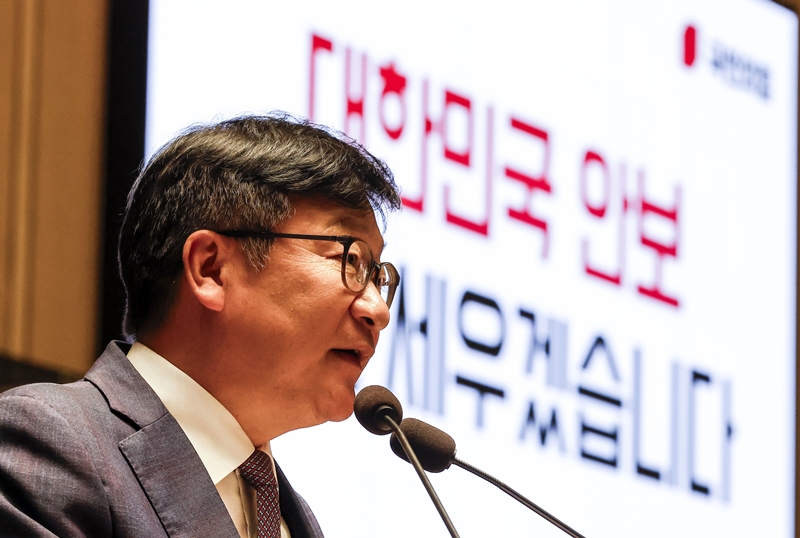 국민의힘은 더불어민주당이 조작기소 특검법을 처리할 수 있다는 소식이 알려진 후 “공소 취소 빌드업 특검”이라고 공세 수위를 높이고 있다. 사진은 정점식 원내대표가 29일 국회에서 열린 의원총회에서 발언하고 있는 모습. / 뉴시스