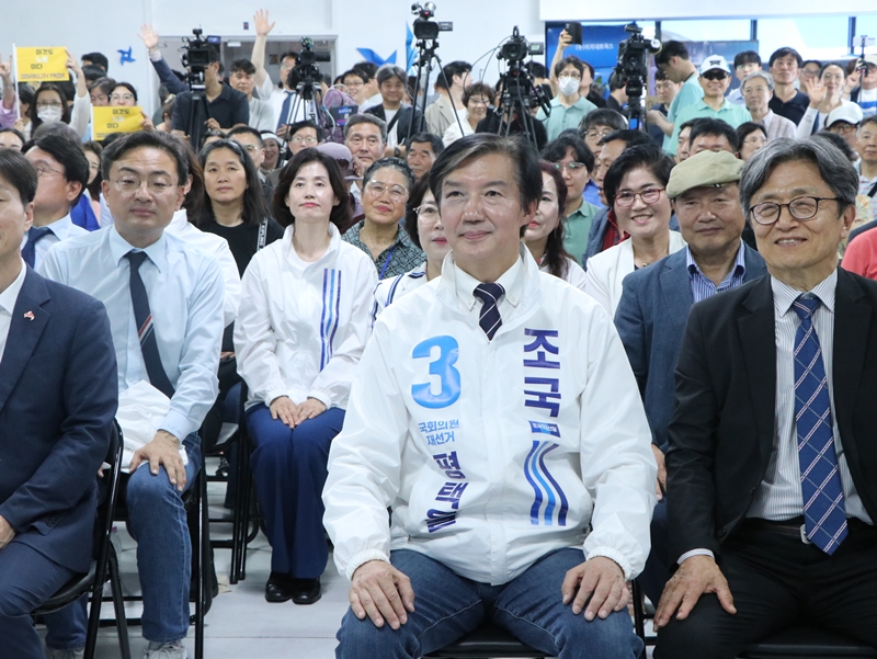서현옥·유승영·오세호·최은영 등 전 민주당 인사들이 조국 후보의 개소식에 참석했다. (사진=조국 선거캠프 제공)