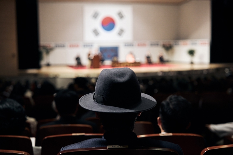 영화 ‘암살자(들)’을 둘러싸고 역사 왜곡 논란이 불거졌다. / 하이브미디어코프