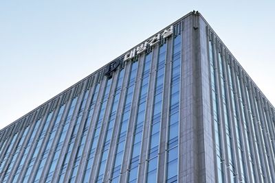 재정경제기획위원회는 공공택지 계열사 전매 및 주택개발 과정에서 발생한 대규모 개발·분양이익의 계열사별 귀속과 법인세 등 조세부담의 적정성을 검증하기 위해 구 회장을 증인으로 채택한 것으로 알려졌다. / 대방건설