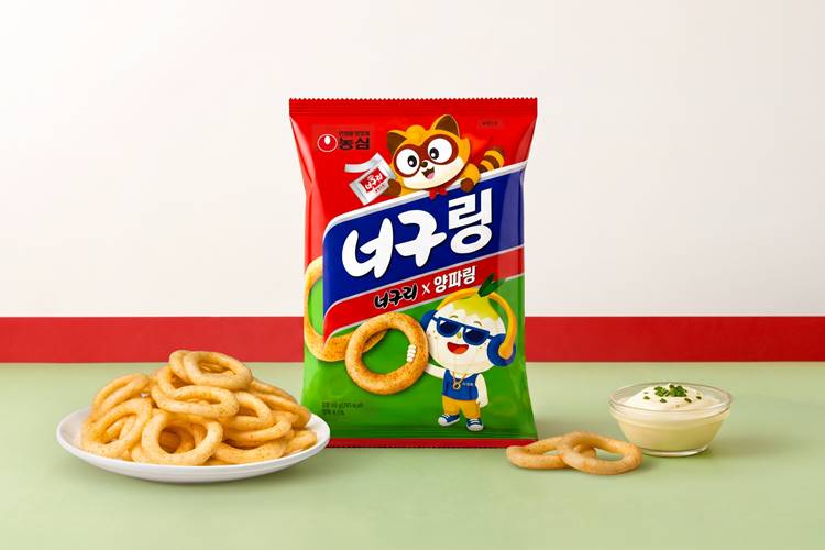 농심은 다음달 12일 신제품 ‘너구링’을 선보인다. 짭짤하고 고소한 양파링에 얼큰한 너구리 특유의 해산물 향을 입힌 조합이다. / 농심