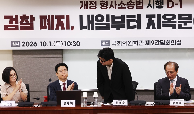 김예원 변호사는 보완수사 지연을 줄이기 위해 구속 사건의 보완수사를 담당할 경찰을 공소청에 파견하고, 수사 초기부터 경찰이 검사에게 법률적 조언을 구할 수 있는 창구를 제도화하자고 제안했다. / 뉴시스