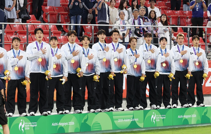 2026 아이치·나고야 아시안게임을 계기로 예술·체육요원 제도의 공정성을 둘러싼 논란이 재점화하고 있다. 사진은 지난 3일(현지 시간) 일본 아이치현 도요타 스타디움에서 열린 2026 아이치·나고야 아시안게임 남자 축구 결승전 시상식 모습. / 뉴시스