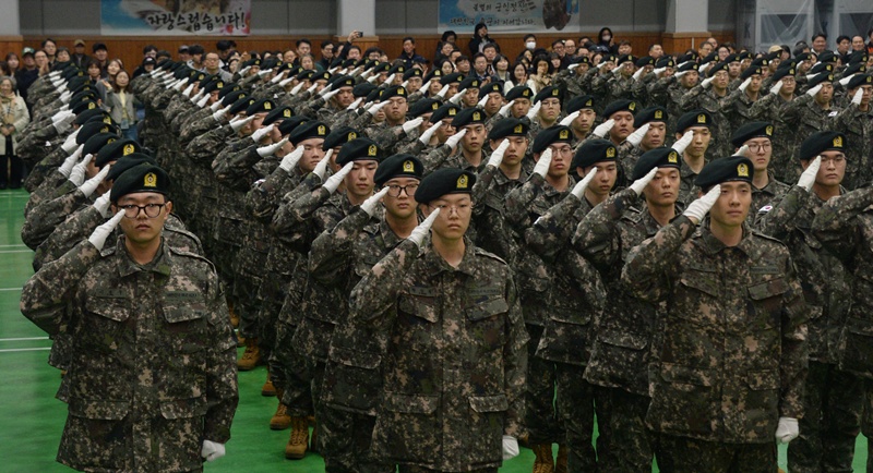 주호영 국민의힘 의원은 지난 6일 예술·체육요원 편입 요건을 재정비하는 ‘병역법 일부개정법률안’을 대표발의했다. 대통령령에 포괄적으로 위임된 편입 요건을 법률에 보다 명확히 규정하고, 아시안게임 1위 입상자에게 일률적으로 편입 자격을 부여하는 기준을 폐지하자는 내용이 핵심이다. / 뉴시스