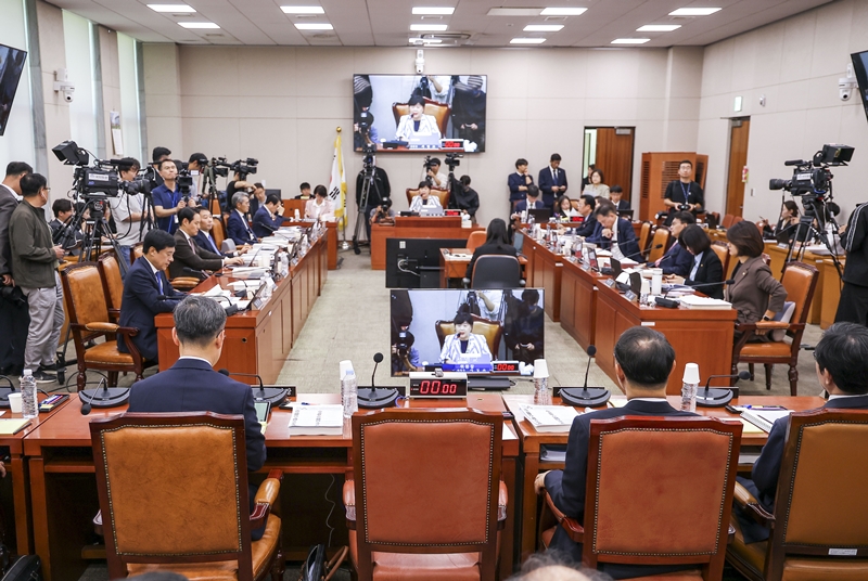 최근 국회의원들의 발언이 도를 넘고 있다. 사진은 지난 6일 국회에서 열린 국회 법제사법위원회의 대법원 등 국정감사가 진행되고 있는 모습. / 뉴시스