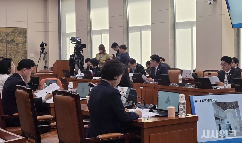 8일 국회 문화체육관광위원회의 국가유산청 국정감사에서 서울 종묘 앞 세운4구역 재개발과 노원구 태릉골프장(CC) 주택 공급 계획을 둘러싸고 여야가 맞붙었다. / 사진=김소은 기자
