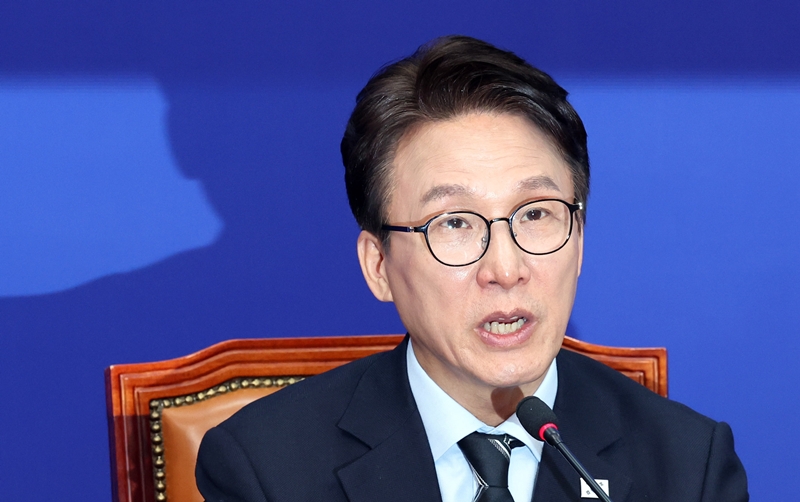 김민석 더불어민주당 대표가 12일 여의도 국회에서 열린 최고위원회의에서 발언하고 있다. / 뉴시스