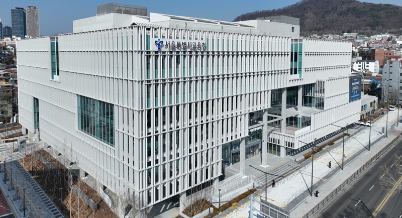 서울특별시교육청은 학교 밖 청소년에게 오는 20일 시행되는 '2026학년도 10월 고3 전국연합학력평가'를 응시할 기회를 제공하는 시범사업을 진행한다. / 서울특별시교육청