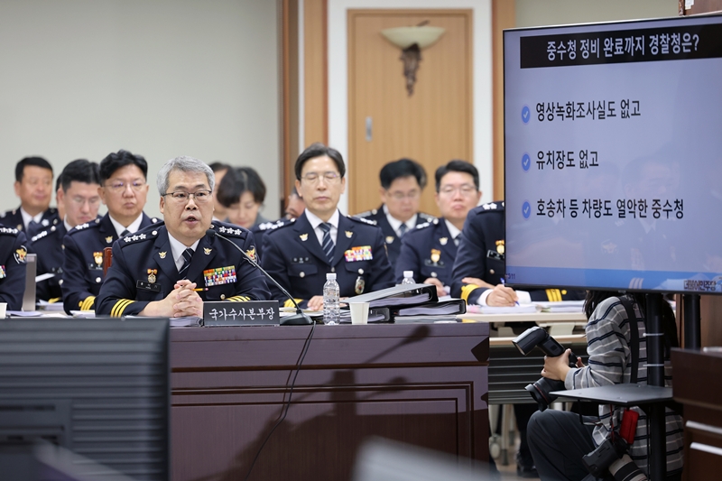 홍석기 경찰청 국가수사본부장이 12일 서울 서대문구 경찰청에서 열린 국회 행정안전위원회의 경찰청에 대한 국정감사에서 의원 질의에 답변을 하고 있다. / 뉴시스