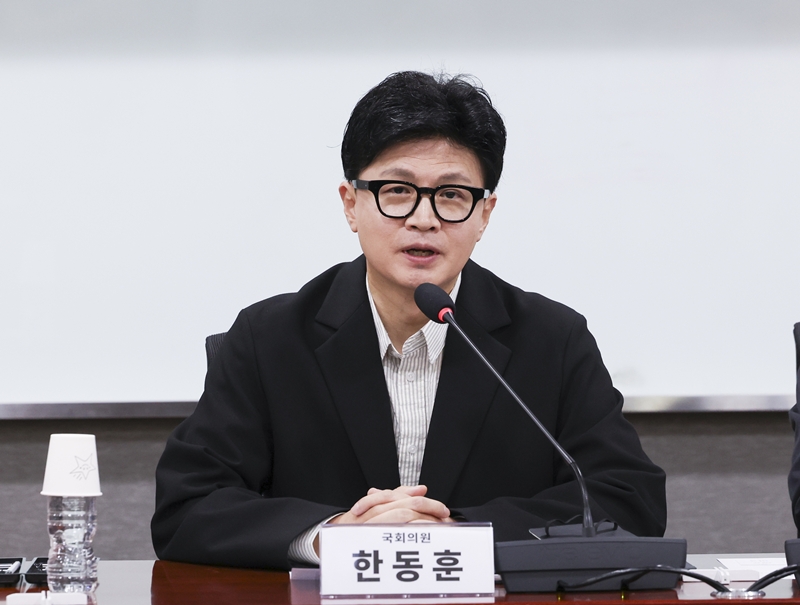 한동훈 무소속 의원이 지난 1일 오전 서울 여의도 국회 의원회관에서 ‘검찰 폐지, 내일부터 지옥문이 열린다’ 국회 토론회에 참석해 발언하고 있다. / 뉴시스