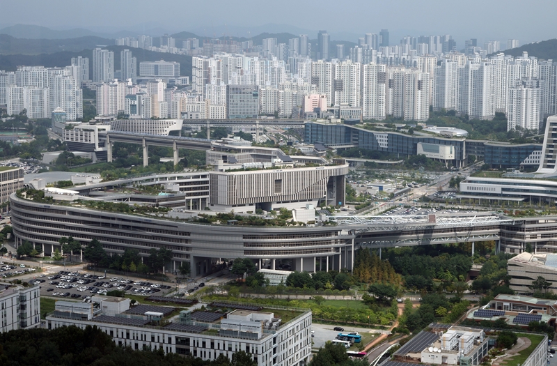 정부가 행정, 공공기관 이전 및 공공기관 기능 개혁을 발표한 지난달 3일 오전 세종시 정부세종청사 모습. / 뉴시스