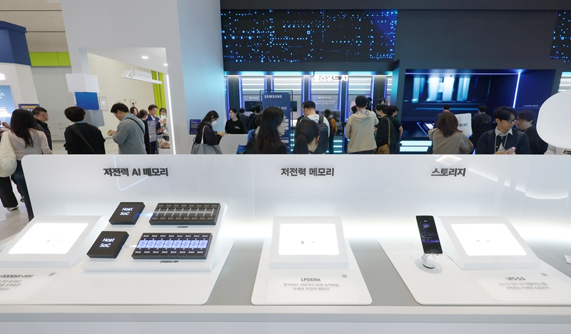 중국의 반도체 기술 추격이 거세지면서 국내 반도체 산업계도 기술 경쟁력 확보에 나서고 있다. 특히 국내 소재·부품·장비(소부장) 기업들의 대응 전략에도 관심이 집중되고 있다. 14일 개막한 ‘제28회 반도체대전(SEDEX 2026)’에 이목이 쏠리는 것도 이 같은 이유에서다. / 뉴시스