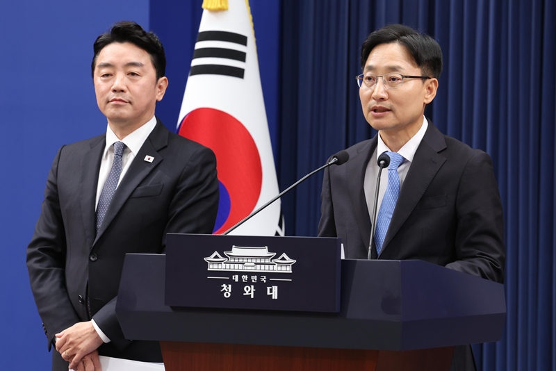 신임 대통령 비서실장에 임명된 임광현 국세청장이 14일 춘추관에서 소감을 밝히고 있다. / 뉴시스