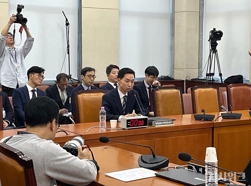 국회 행정안전위원회는 14일 김지용(사진) 중대범죄수사청장 후보자의 인사청문회를 진행했다. 김 후보자는 모두발언에서 “일할 기회가 주어진다면 국민으로부터 신뢰받는 중수청을 만들어 나가겠다”며 인권 보호와 수사 전문성 강화, 사회적 약자 보호, 정치적 중립성 확보 등을 운영 원칙으로 내세웠다. / 사진=김윤혁 기자