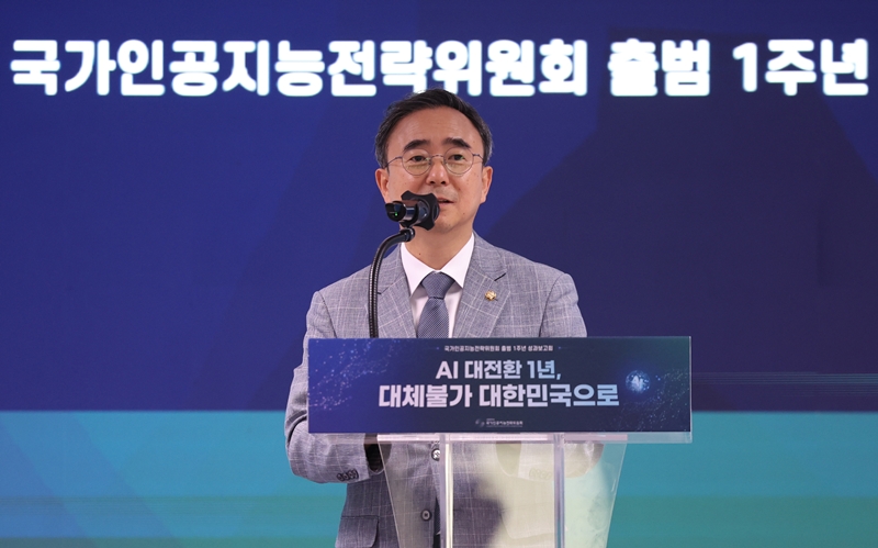 임문영 더불어민주당 의원은 지난 14일 정당이 입당 원서를 받았을 때 선관위에 이중 당적 여부를 조사 요청할 수 있도록 하는 정당법 개정안을 발의했다. 사진은 지난 9월 8일 서울 중구 국가인공지능전략위원회에서 열린 국가전략위 출범 1주년 성과보고회에서 임 의원이 축사를 하고 있는 모습. / 뉴시스