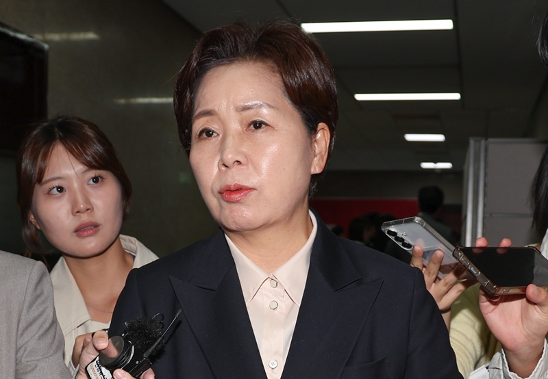 국민의힘 경기 용인갑 조직위원장 경선 과정에서 자동응답시스템(ARS) 전화 발신 오류로 재투표가 결정된 가운데, 결선에서 패배한 양 최고위원은 재투표 불참을 선언하고 전면 재선거를 주장했다. / 뉴시스
