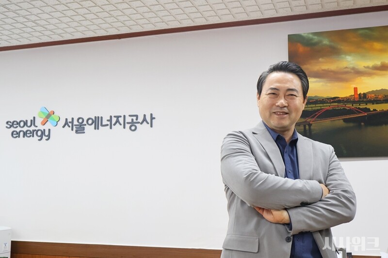 기초에 충실하라는 말이 있다. 하지만 이를 지키는 것은 결코 쉬운 일이 아니다. 급변하는 에너지 산업도 마찬가지다. 특히 기초 안전 경영이 뒷받침되지 못하는 에너지사업은 항시 위험을 안고 있는 폭탄이다. 기자가 만난 황보연 서울에너지공사 사장의 경영 철학도 ‘기초 안전에 충실하자’다. / 박설민 기자