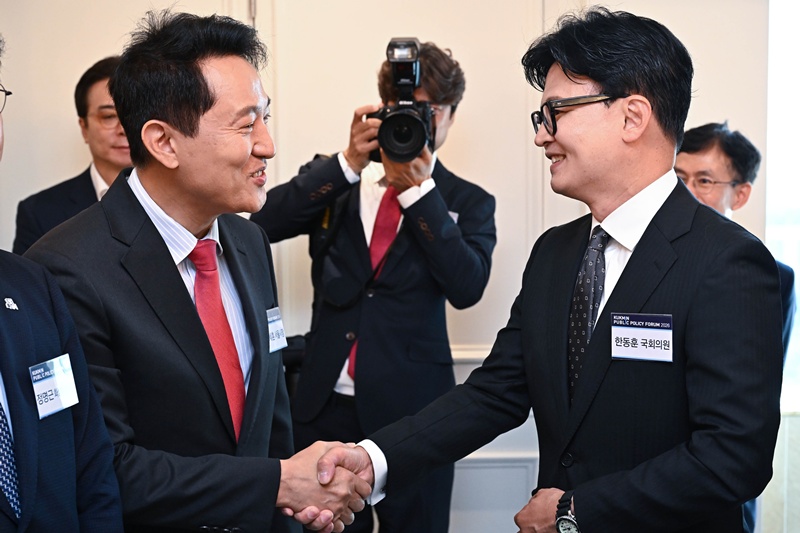 김상일 평론가는 장동혁 대표에 대한 실망이 오세훈 시장과 한동훈 의원의 반사이익으로 이어지고 있다고 봤다. 보수의 새로운 노선과 재건을 바라는 이들의 기대가 두 사람의 호감도에 반영됐다는 주장이다. / 뉴시스