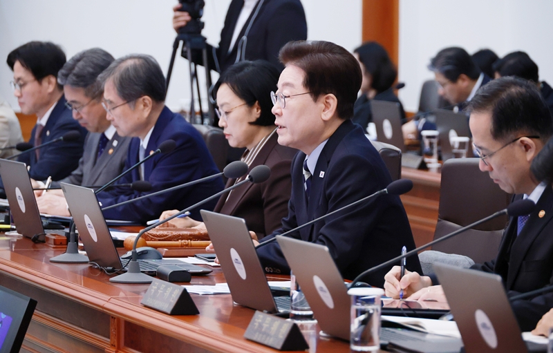 이재명 대통령이 지난 13일 청와대에서 열린 국무회의에서 발언하고 있다. (청와대통신사진기자단) / 뉴시스