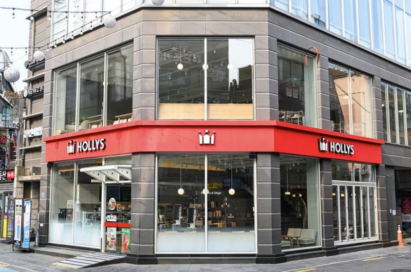 할리스가 해킹에 의한 것으로 추정되는 고객 개인정보 유출 사실을 알렸다. / 할리스