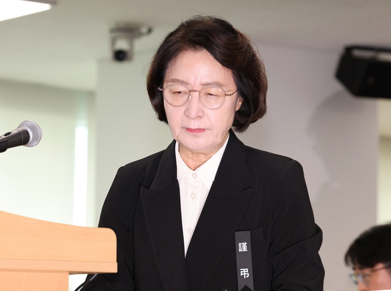 추미애 경기지사의 ‘소방 재정 빨대’ 발언으로 촉발된 논란이 쉽게 가라앉지 않고 있다. 사진은 추 지사의 모습. / 뉴시스