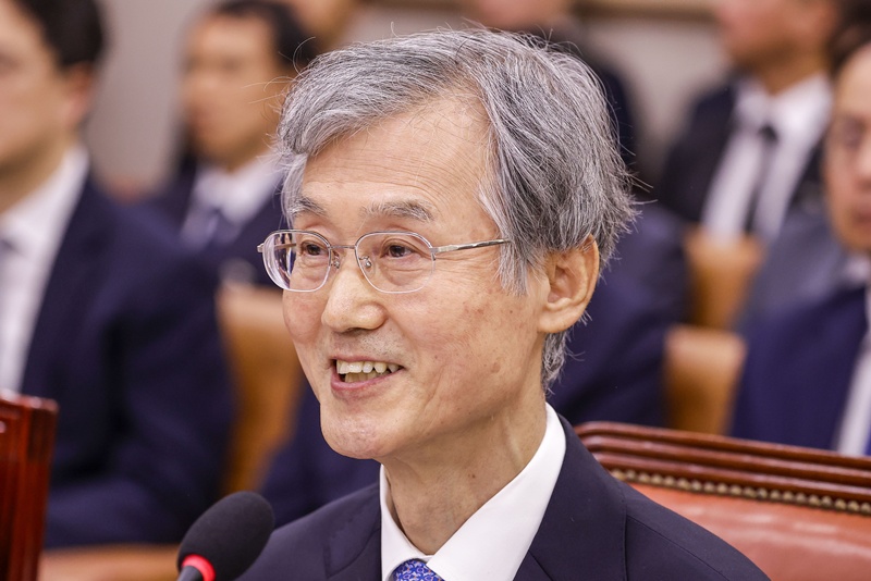 조희대 대법원장은 대법관 후보자 재제청 요구 거부와 이재명 대통령의 공직선거법 사건 파기환송 과정, 격려금·업무추진비 집행 논란 등으로 범여권의 비판을 받고 있다. 조국혁신당은 이를 사유로 탄핵소추안을 공개했다. / 뉴시스