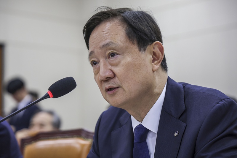 국민의힘이 이찬진(사진) 금융감독원장의 국정감사 발언을 고리로 ‘선거용 증시 부양’ 의혹에 대한 공세를 높이고 있다. / 뉴시스