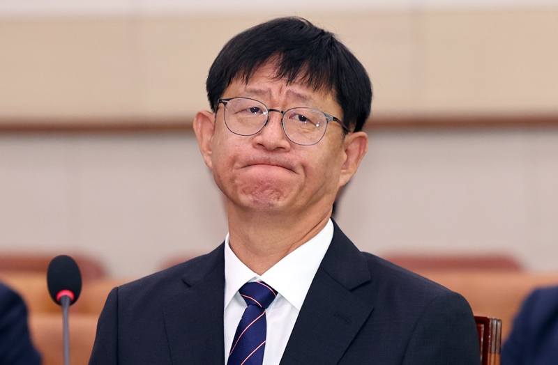 최길수 특별감찰관 후보가 지난 9월 18일 여의도 국회에서 열린 제439회 국회(정기회) 법제사법위원회 제6차 전체회의 특별감찰관 후보자(최길수) 인사청문회에서 생각에 잠겨 있다. / 뉴시스