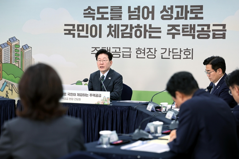 이재명 대통령이 20일 인천 계양 공공주택지구에서 열린 주택공급 현장 간담회에서 발언을 하고 있다. (청와대통신사진기자단) / 뉴시스