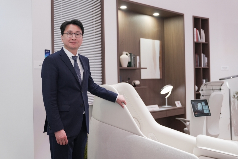 세라젬 창업주 이환성 회장이 전문경영인인 이경수 대표(사진)를 양자로 입양해 승계 작업에 돌입했다. / 세라젬